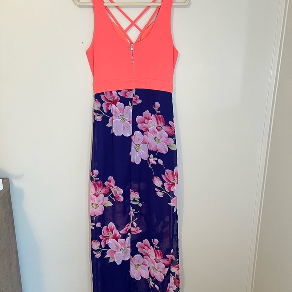 Vibrant Floral Maxi Dress - Picture 4 of 10